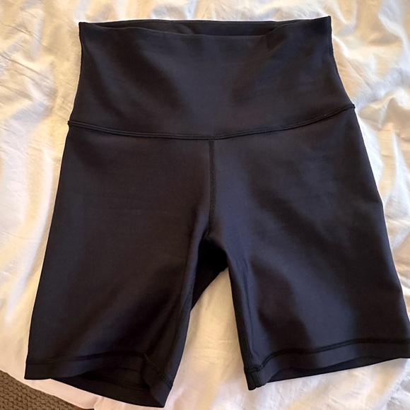Aritzia GlossForm Bike Shorts - Picture 1 of 2